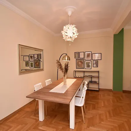 Huge N Happy Apartmán *