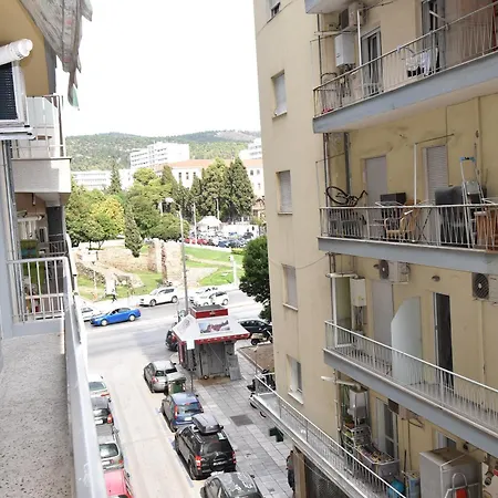 Apartment Huge N Happy Thessaloniki